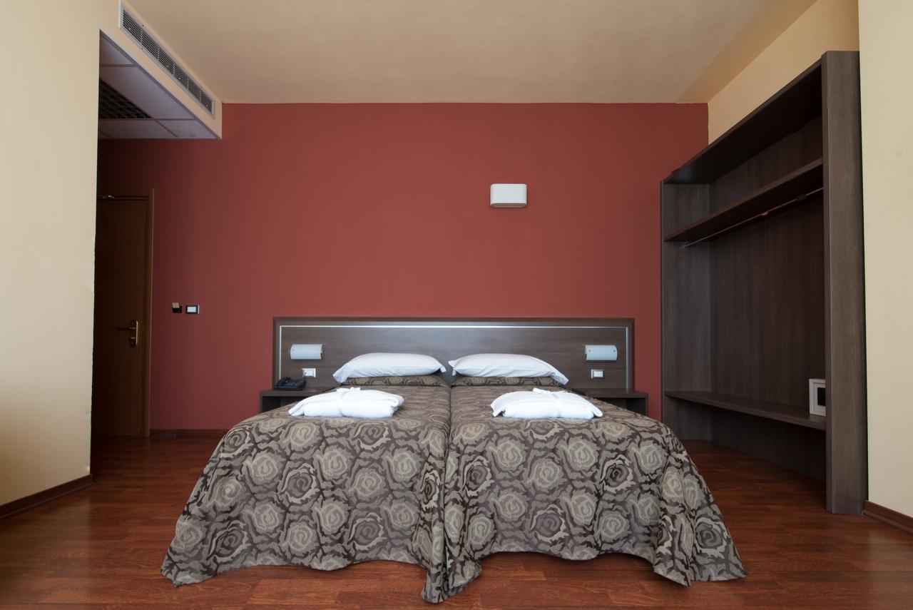 Hotel Formula Int. & Puravita Spa Rosolina Bagian luar foto