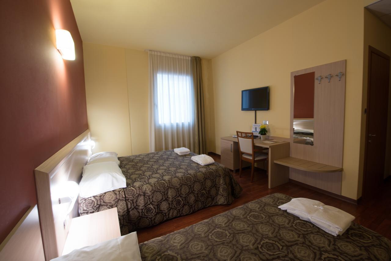 Hotel Formula Int. & Puravita Spa Rosolina Bagian luar foto