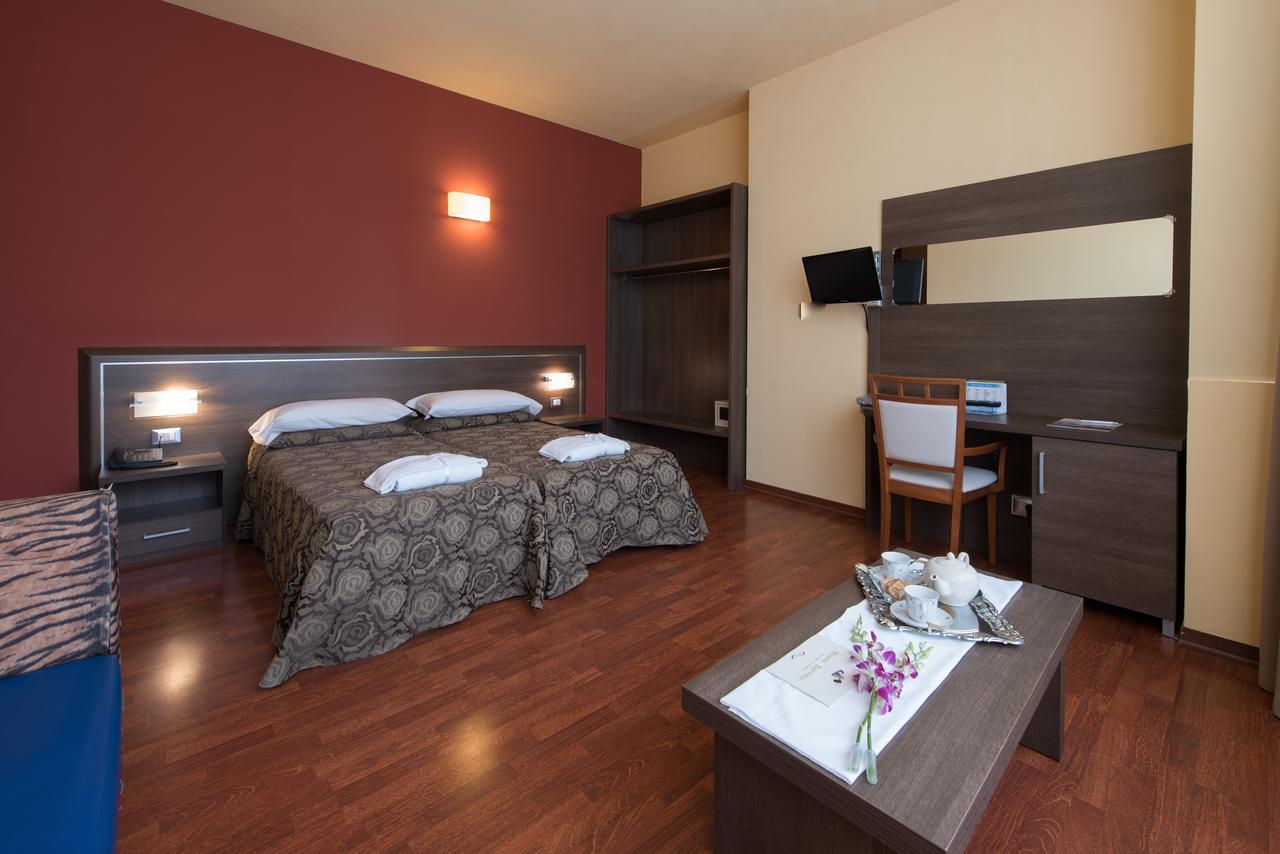 Hotel Formula Int. & Puravita Spa Rosolina Bagian luar foto