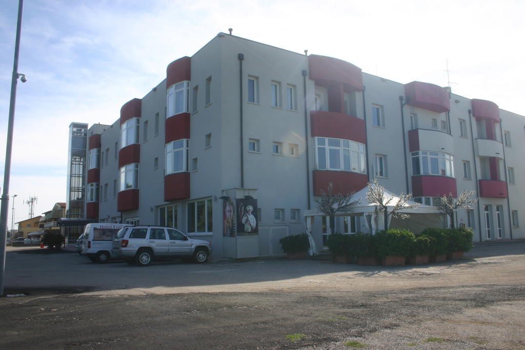 Hotel Formula Int. & Puravita Spa Rosolina Bagian luar foto